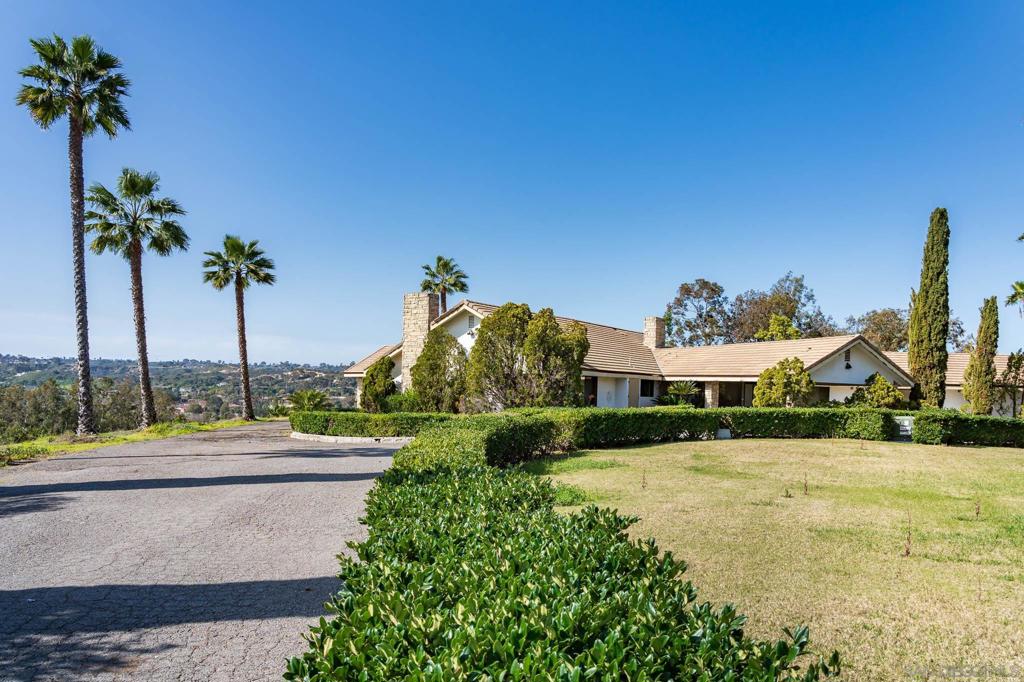 18024 Avenida Alondra Property Photo 9