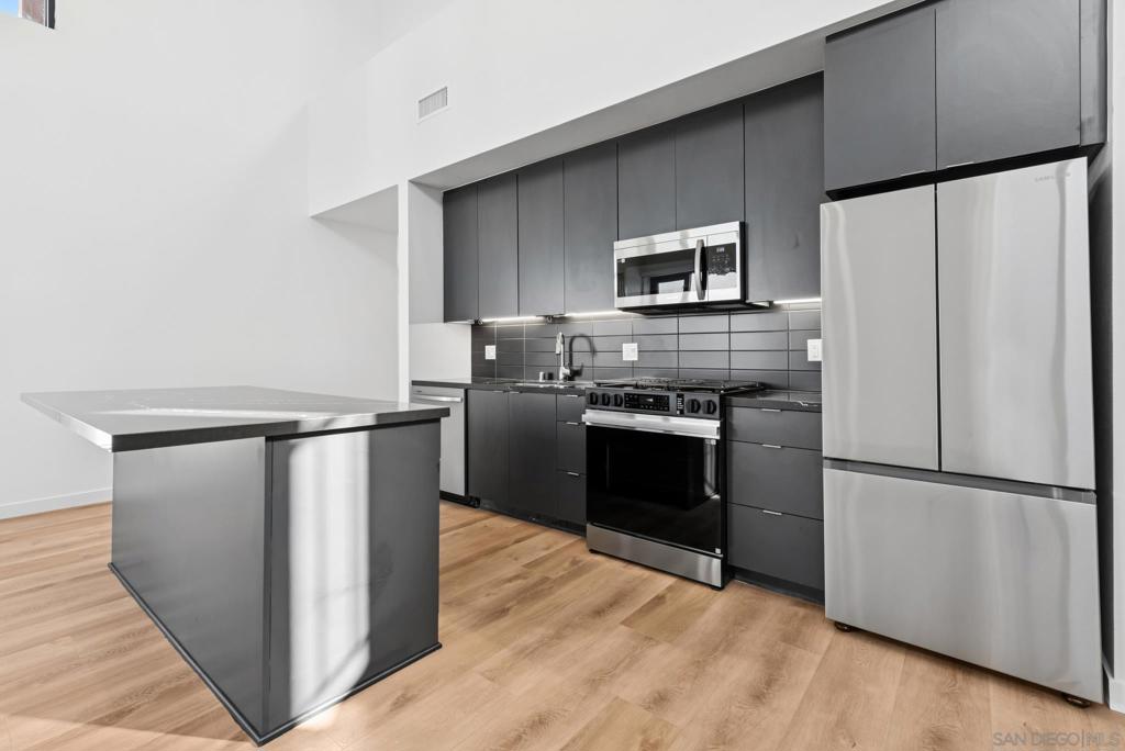 3922 Park Blvd 601 Property Photo 2