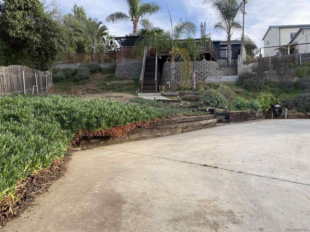 238 Lilac Property Photo 5