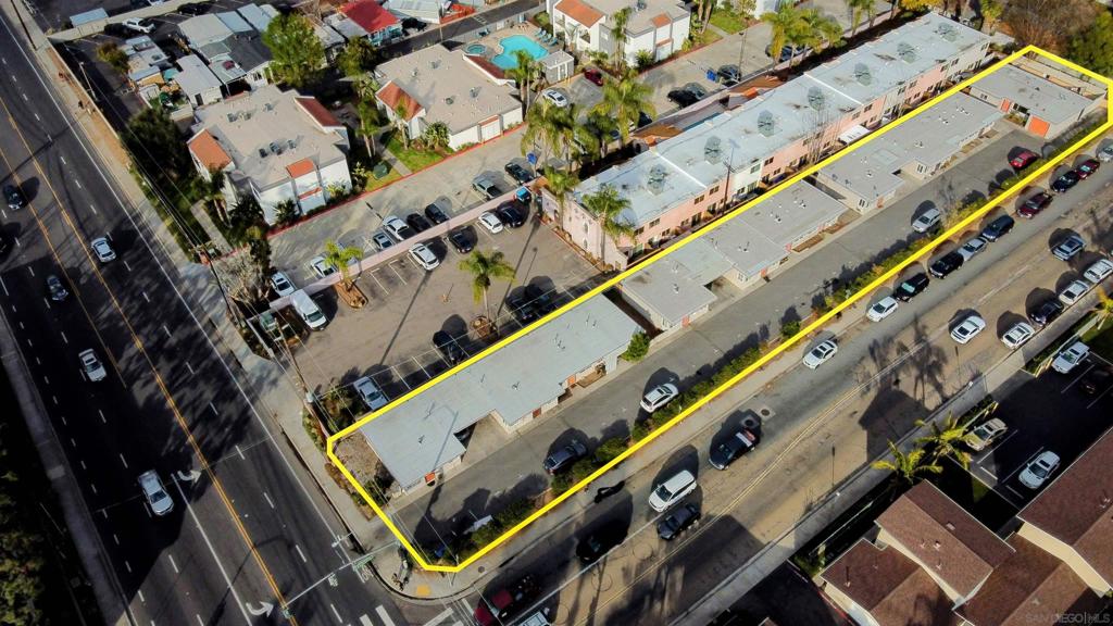 279 S Mollison Ave Property Photo 4