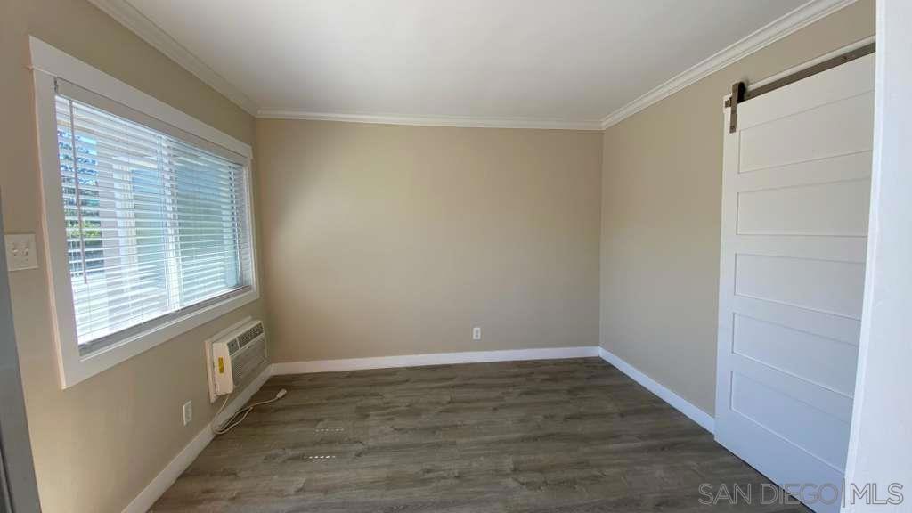 279 S Mollison Ave Property Photo 6