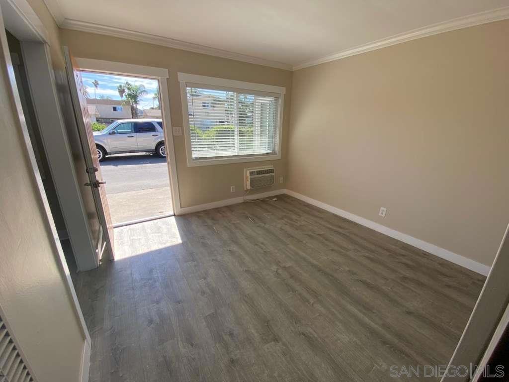 279 S Mollison Ave Property Photo 7