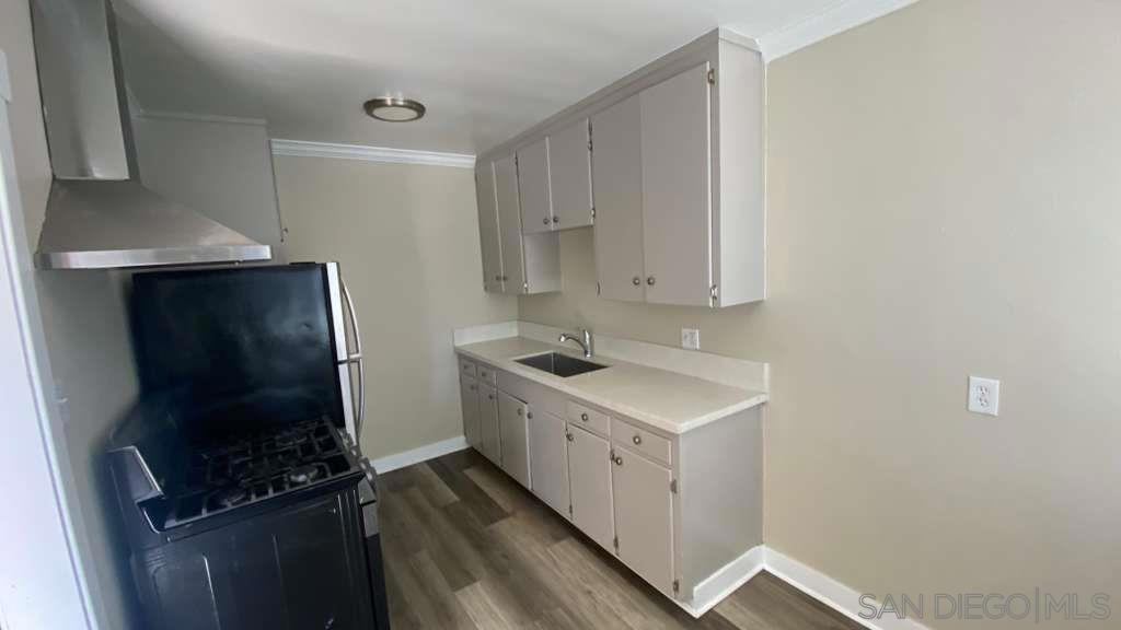 279 S Mollison Ave Property Photo 9