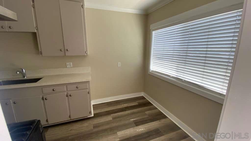 279 S Mollison Ave Property Photo 10