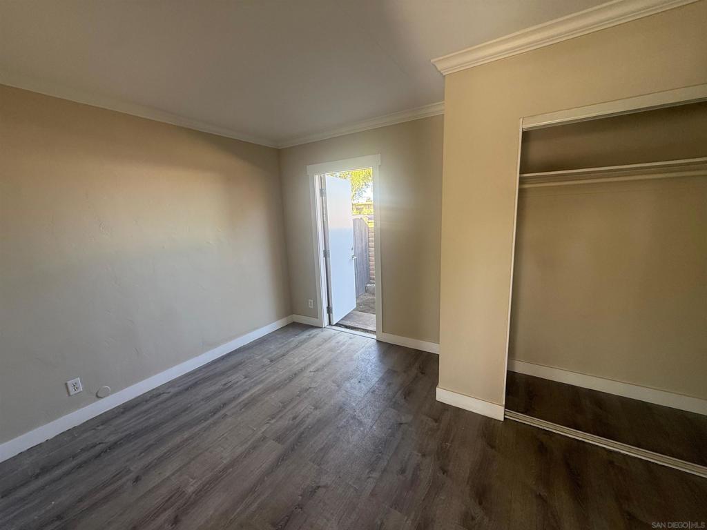 279 S Mollison Ave Property Photo 12