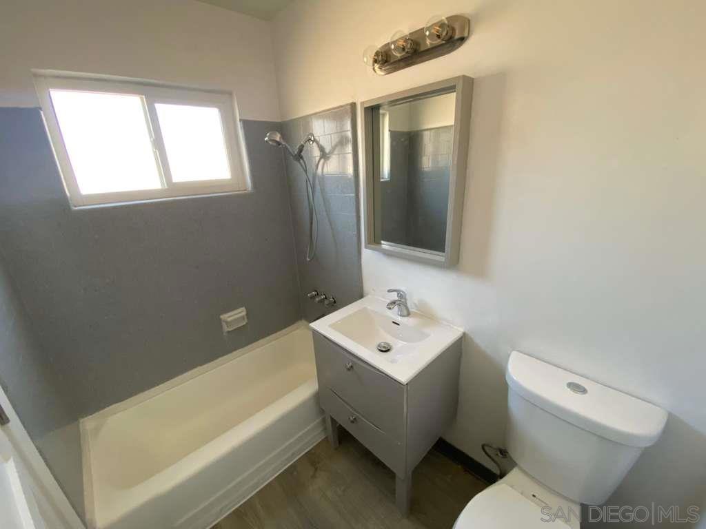 279 S Mollison Ave Property Photo 15