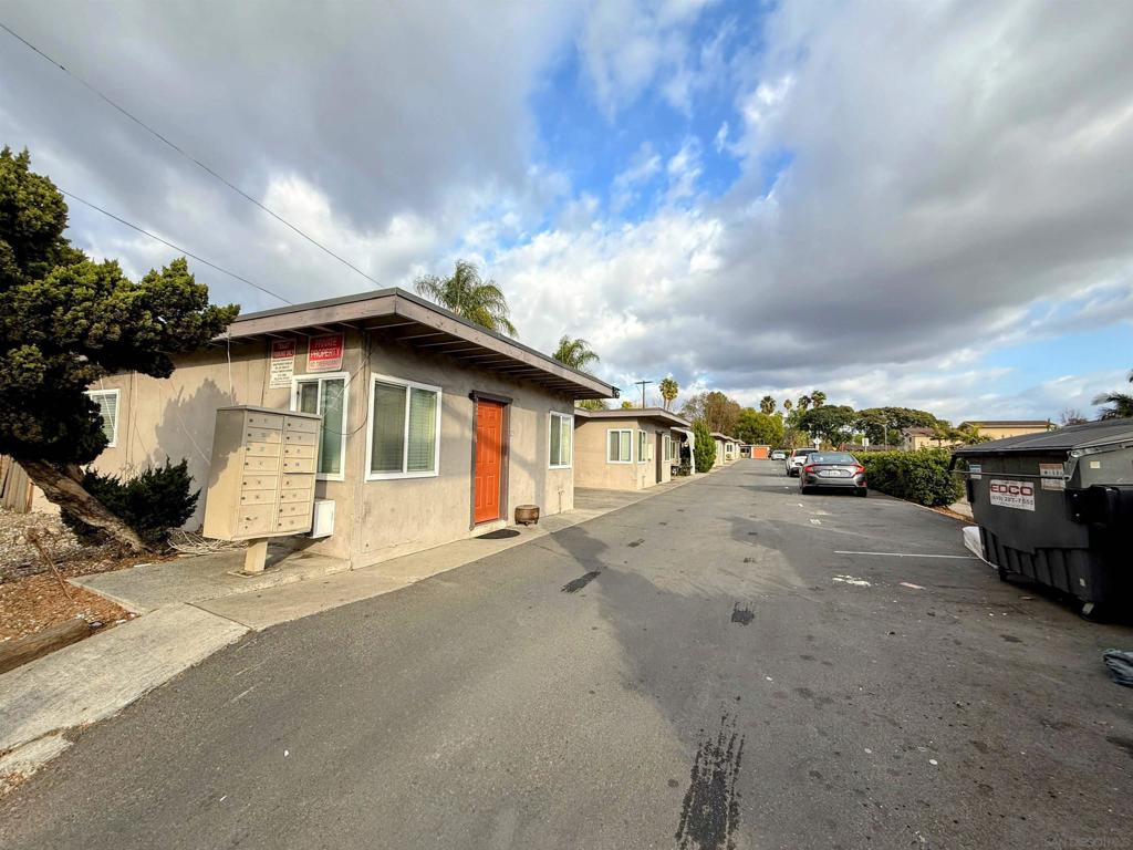 279 S Mollison Ave Property Photo 16