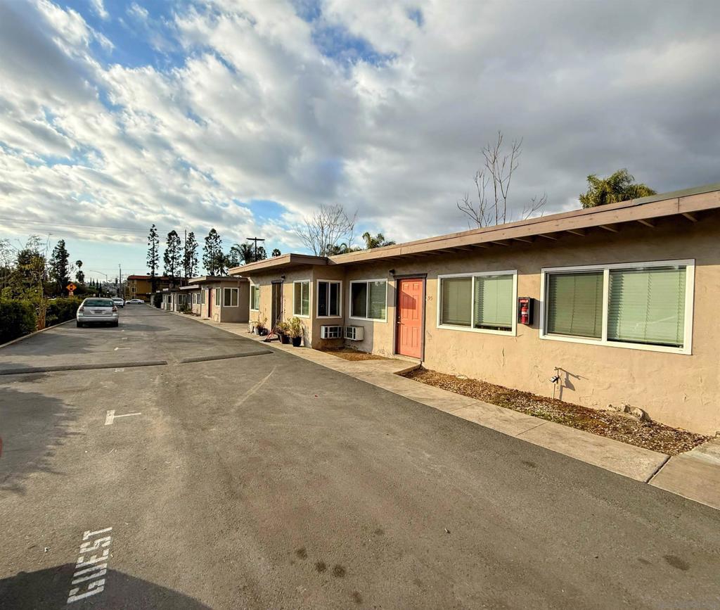 279 S Mollison Ave Property Photo 23