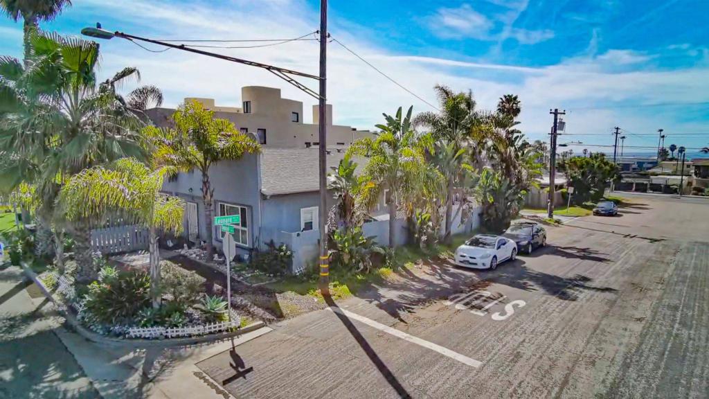 901 S Tremont St Property Photo 3