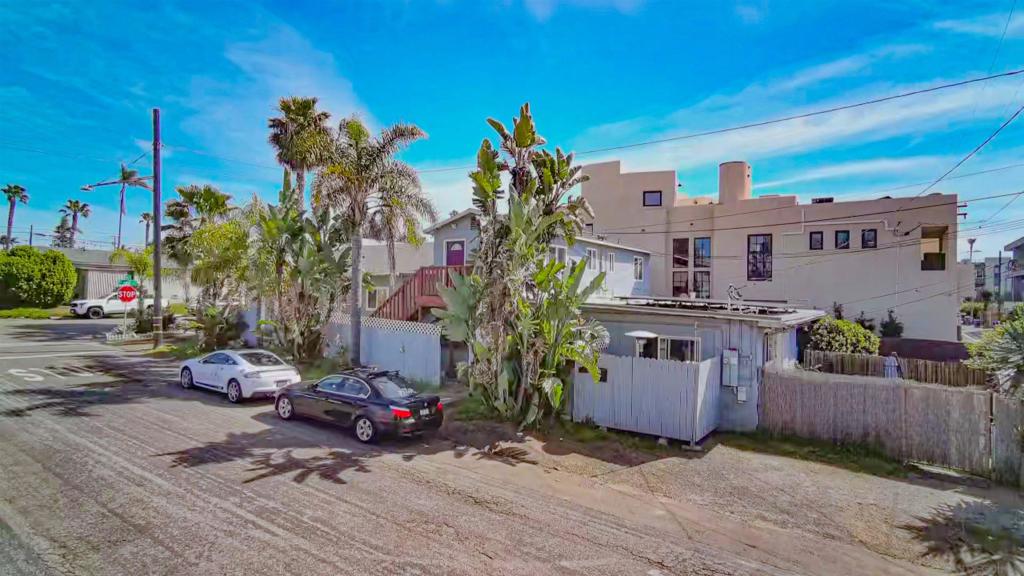 901 S Tremont St Property Photo 8