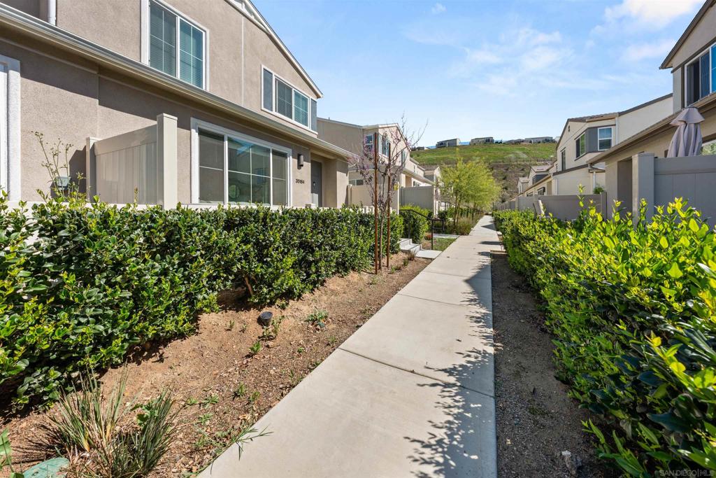 35164 Grove Trail Property Photo 4