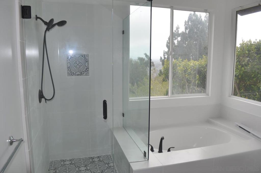 6135 Glenchester Row Property Photo 12
