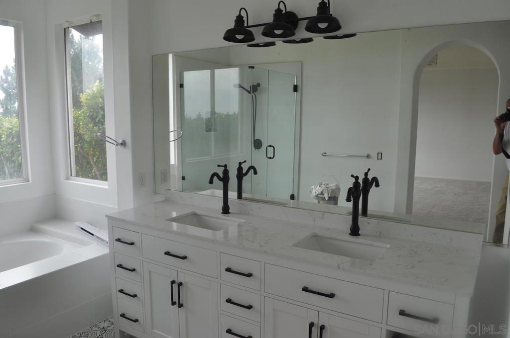 6135 Glenchester Row Property Photo 13