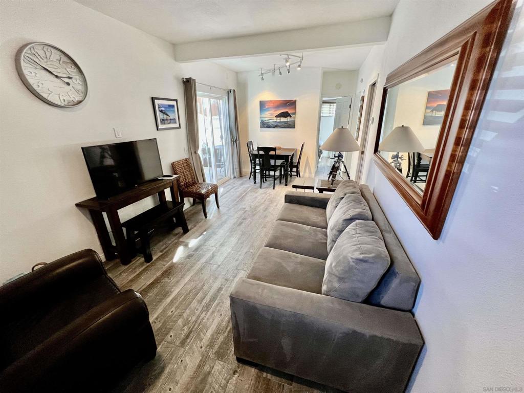 6628 La Jolla Blvd. Property Photo 7
