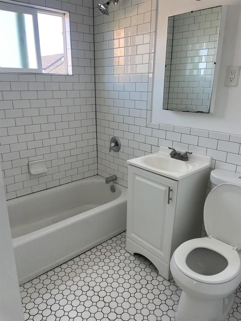 215 20th St Property Photo 10