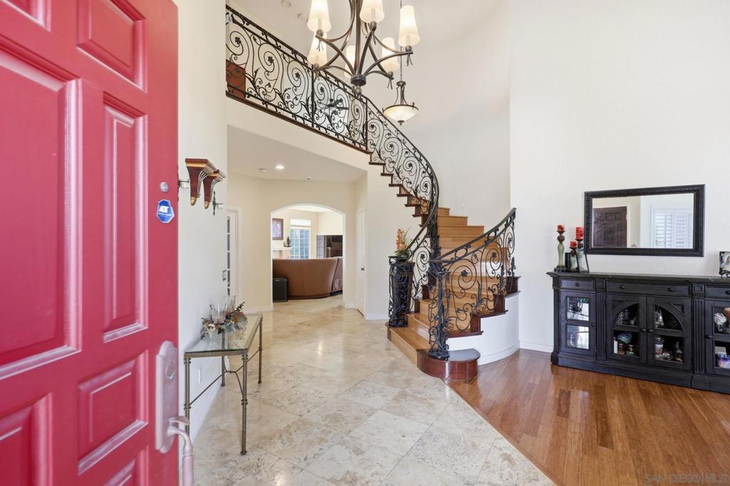 454 Acero Pl Property Photo 6