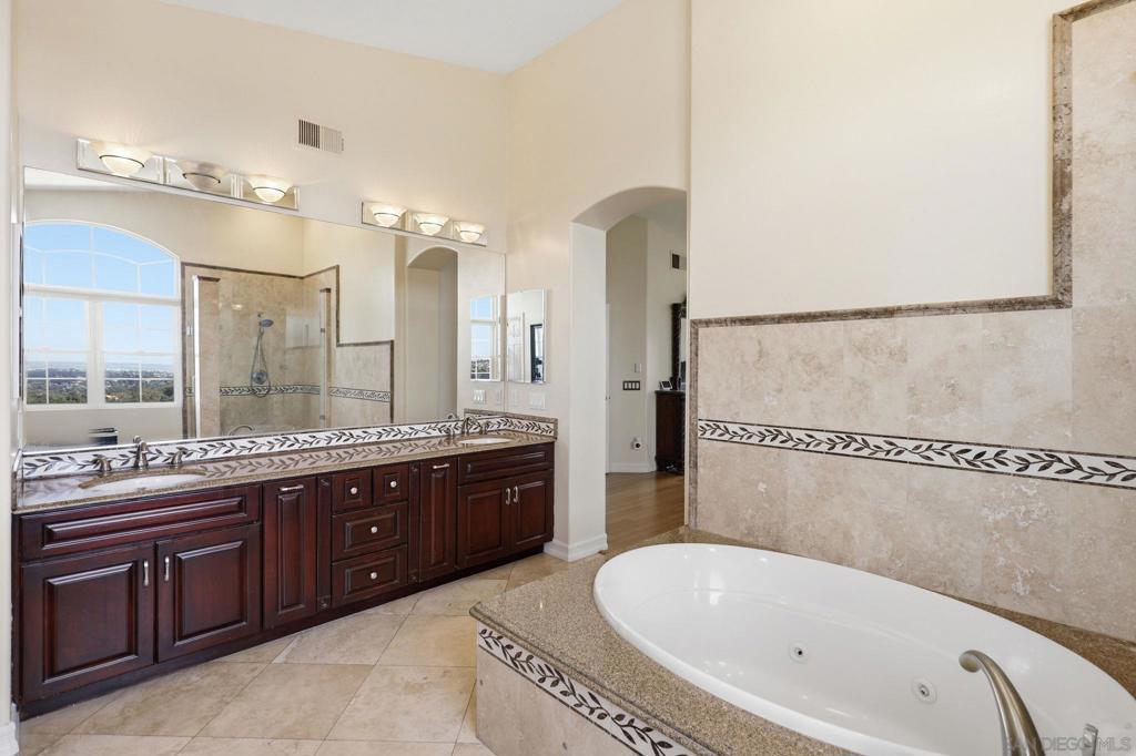 454 Acero Pl Property Photo 12
