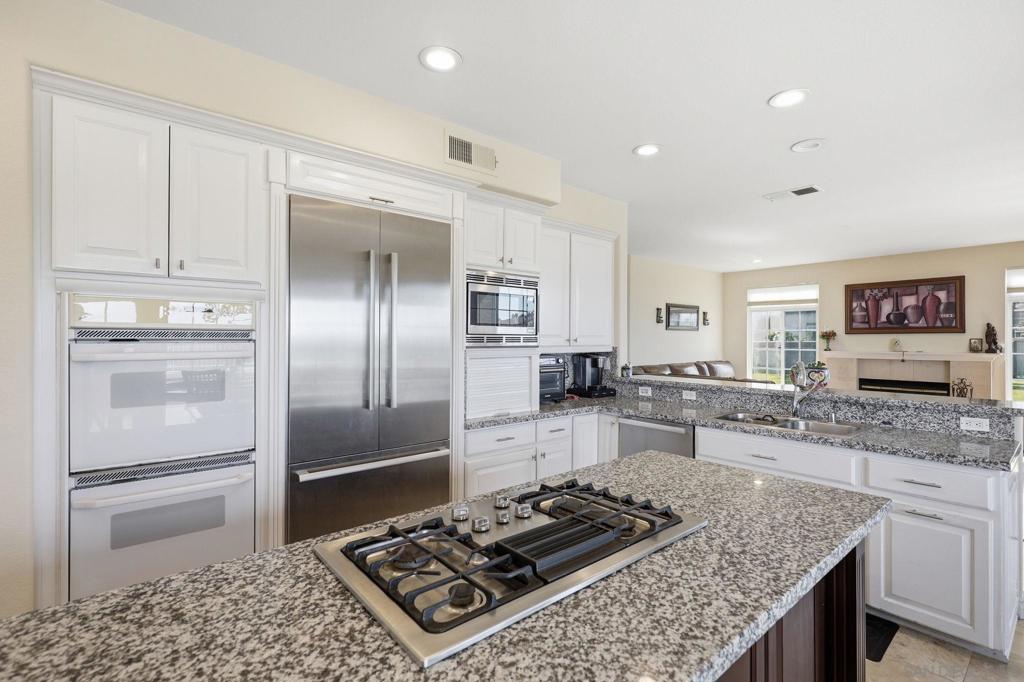 454 Acero Pl Property Photo 15