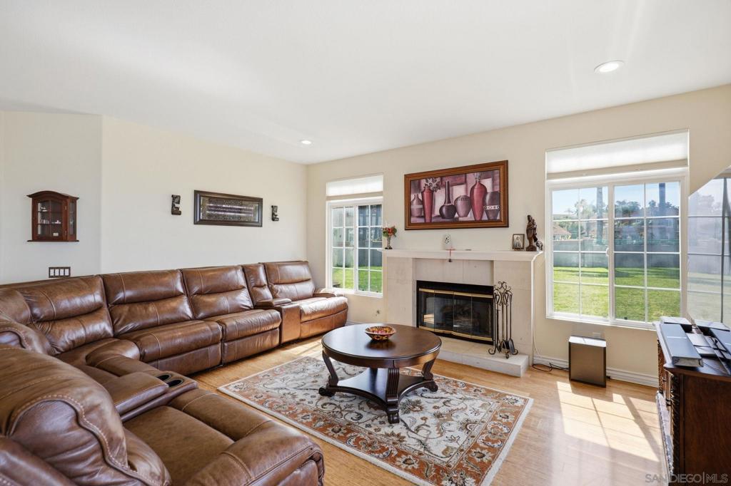 454 Acero Pl Property Photo 18