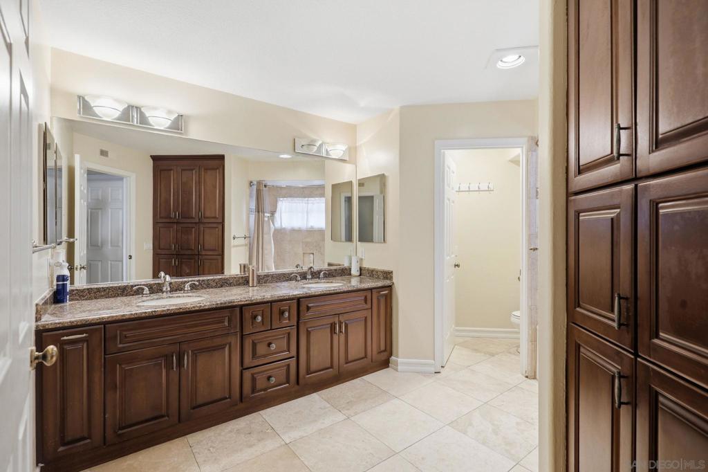 454 Acero Pl Property Photo 28