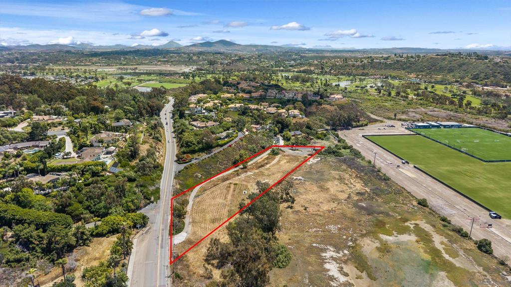 3985 Via De La Valle Property Photo 3