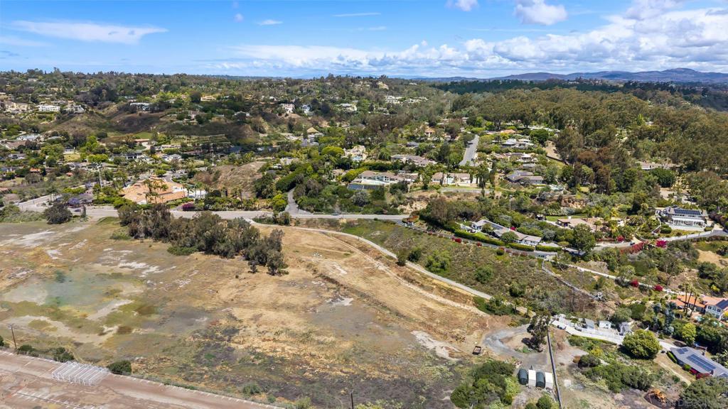 3985 Via De La Valle Property Photo 4