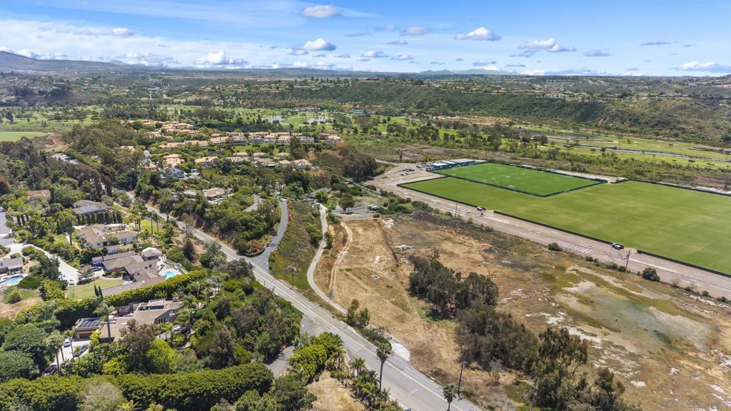 3985 Via De La Valle Property Photo 6
