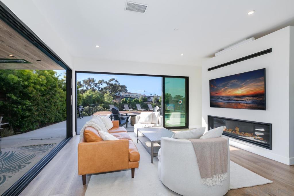 3608 Oleander Property Photo 4