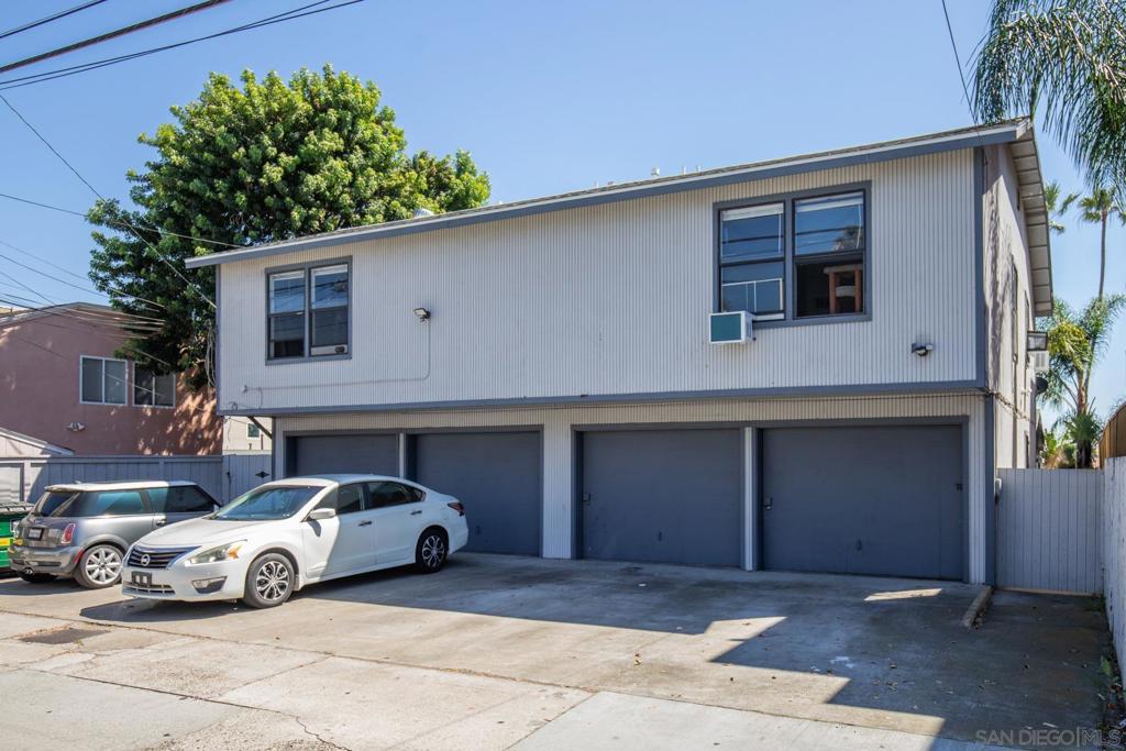 1930 Hornblend Street Property Photo 4