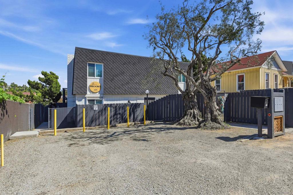 329 N Pico Ave Property Photo 1