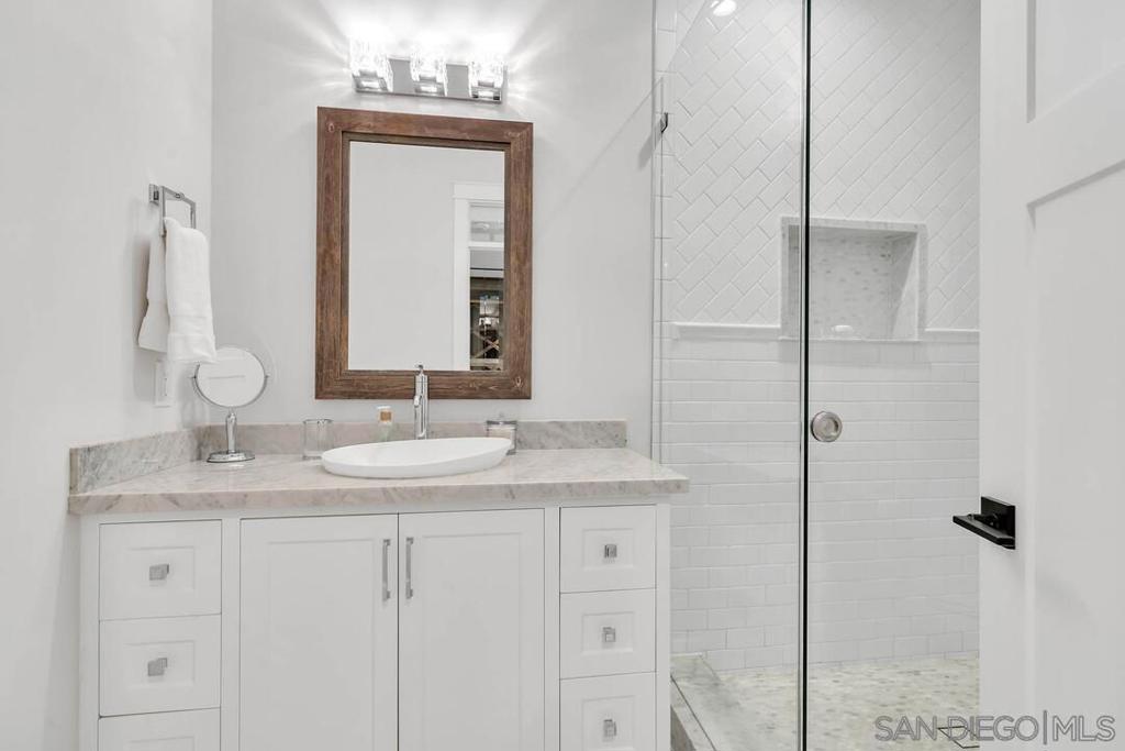 914 B Ave Property Photo 28