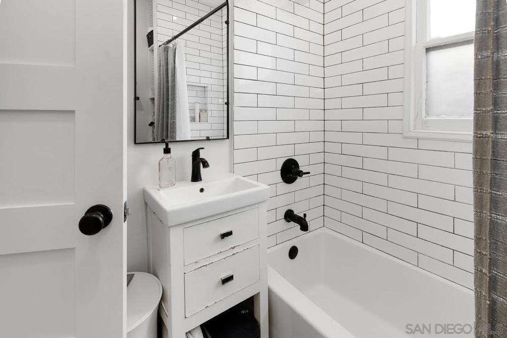 4486 Kansas St Property Photo 18