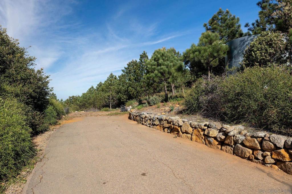 15962 North Peak Rd. Property Photo 4