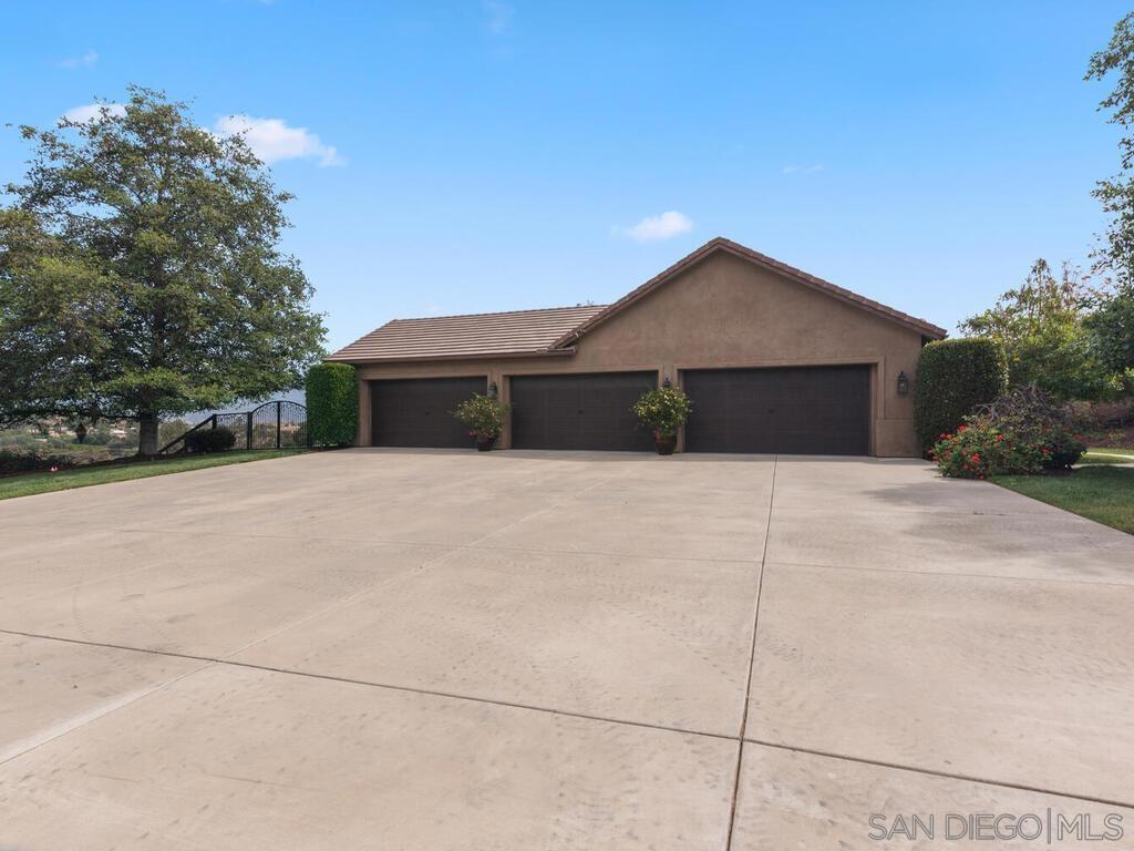 15256 Molly Anne Court Property Photo 4