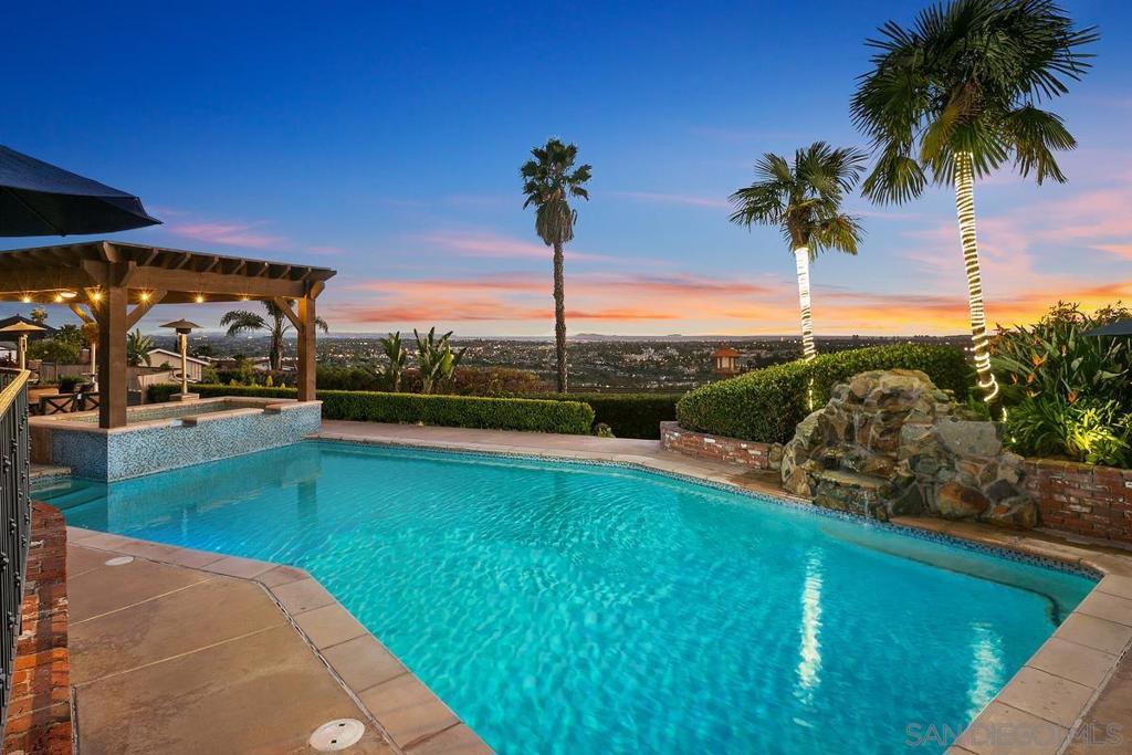 6525 Crystalaire Property Photo 1