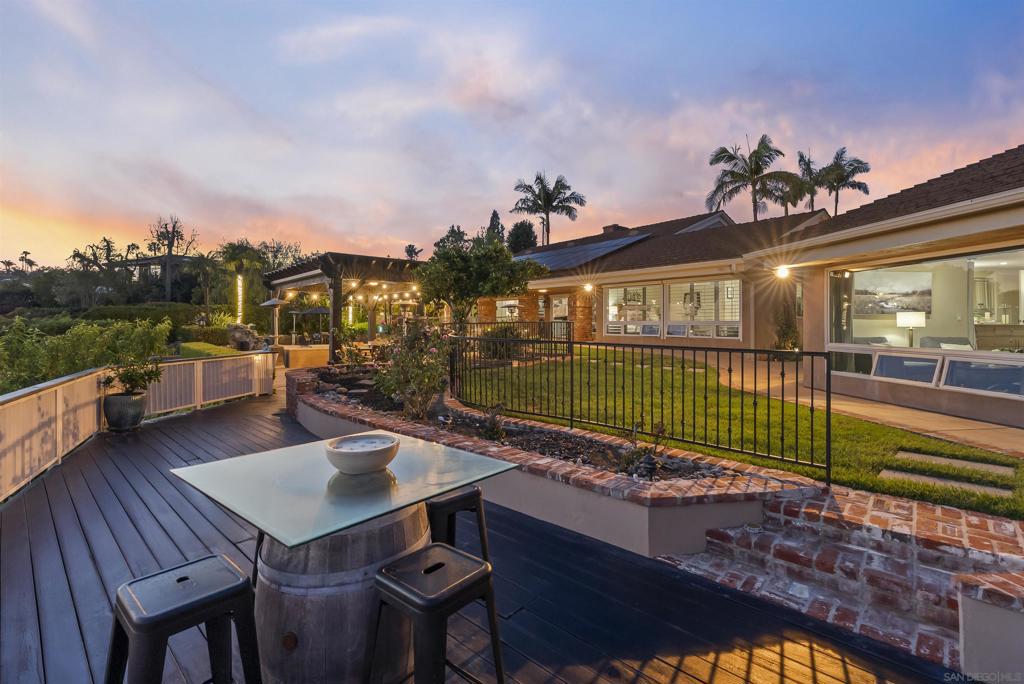 6525 Crystalaire Property Photo 4