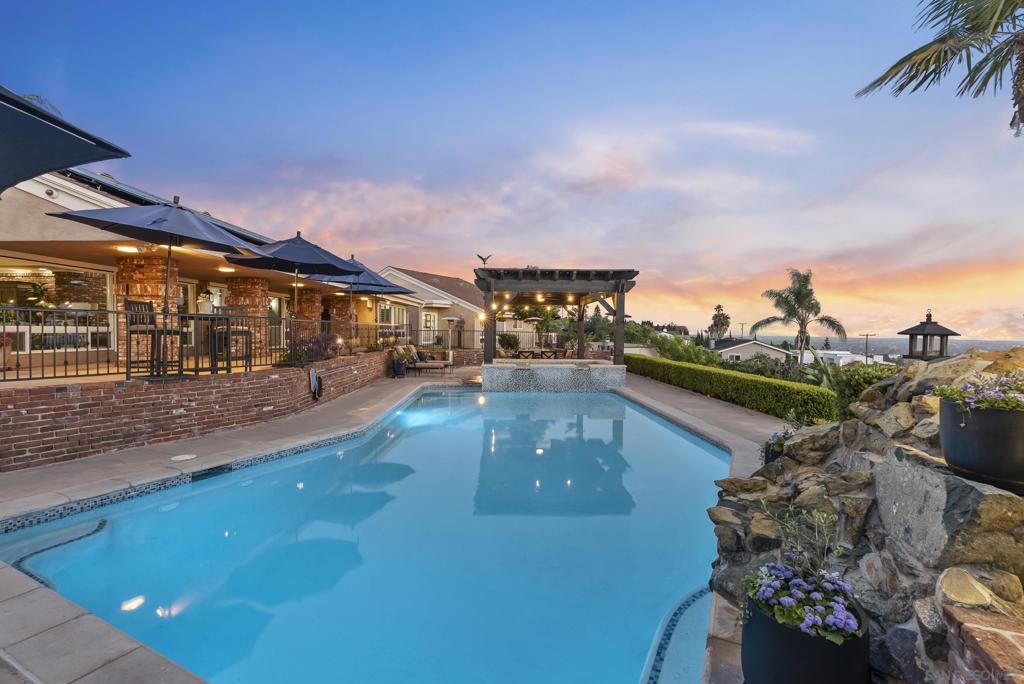 6525 Crystalaire Property Photo 5