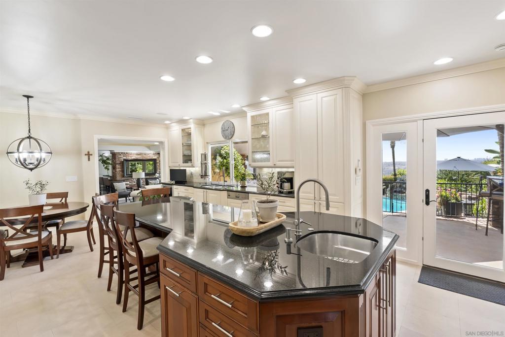 6525 Crystalaire Property Photo 14