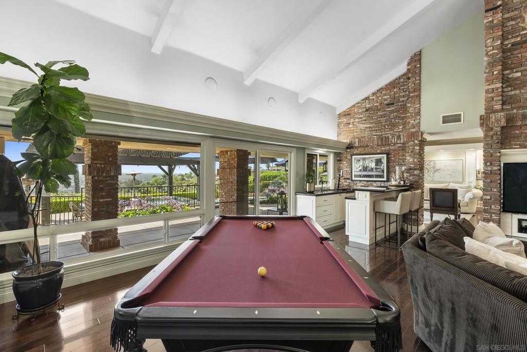 6525 Crystalaire Property Photo 20