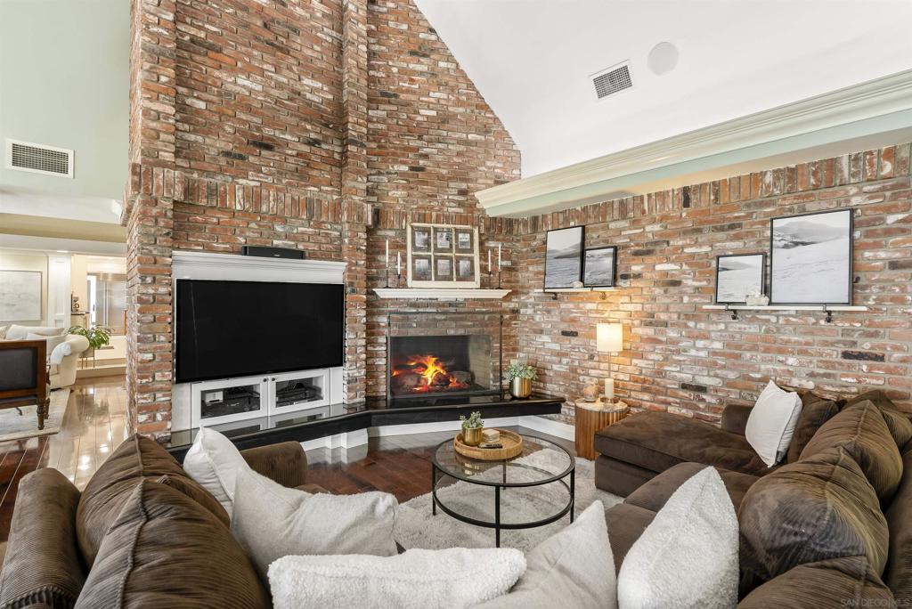 6525 Crystalaire Property Photo 22