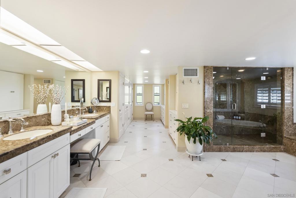6525 Crystalaire Property Photo 27