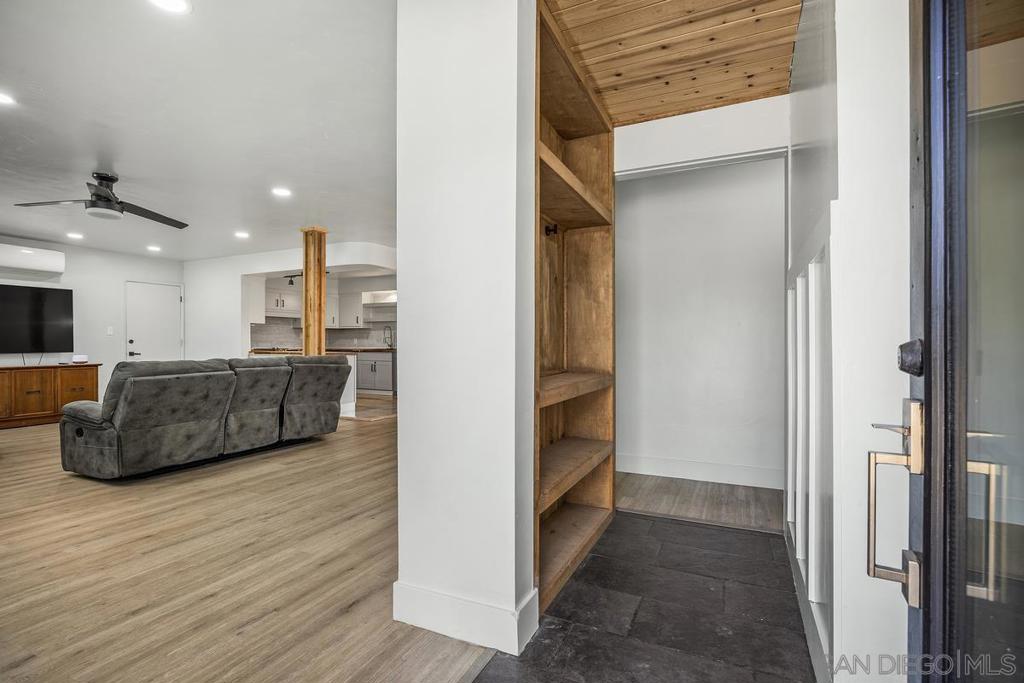 1211 E Mission Road Property Photo 3