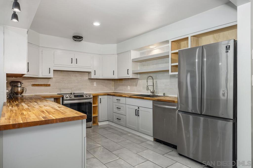 1211 E Mission Road Property Photo 10