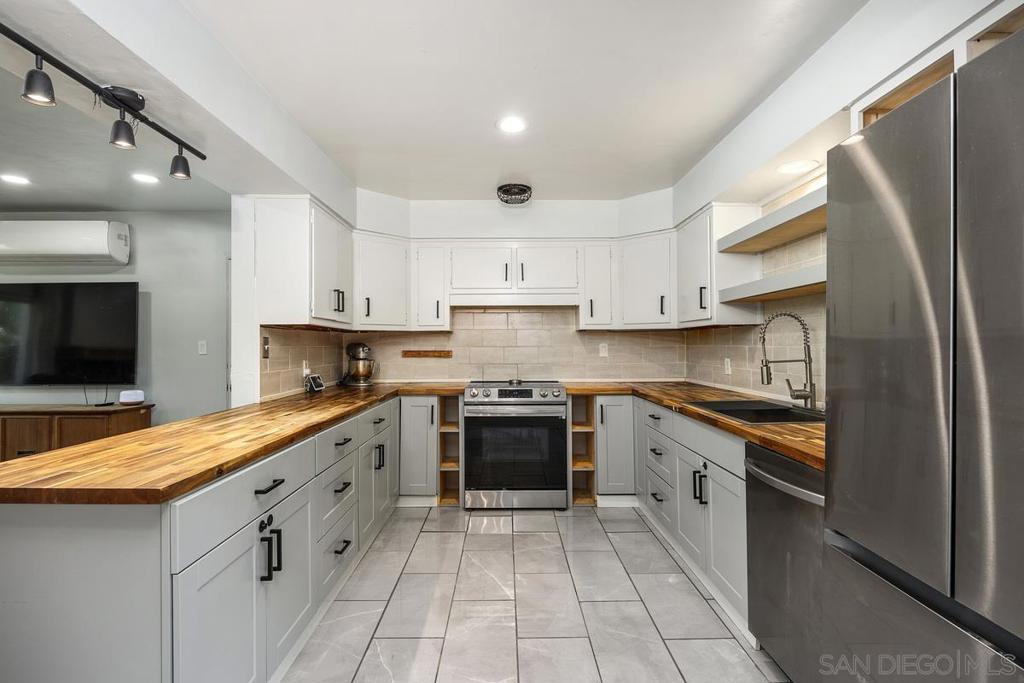 1211 E Mission Road Property Photo 11