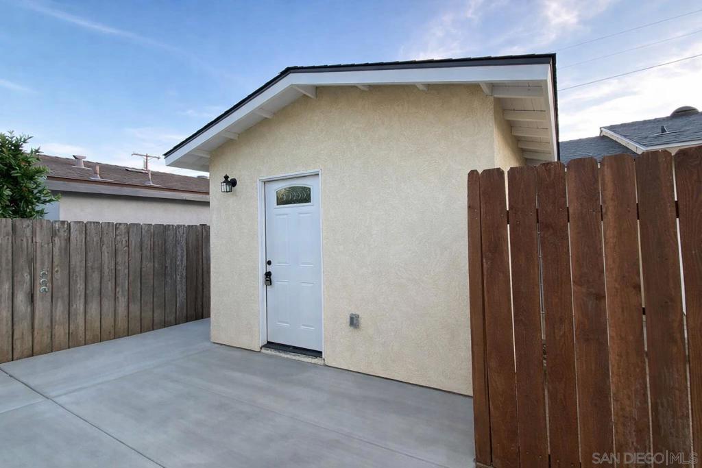 636 Aster St Property Photo 1