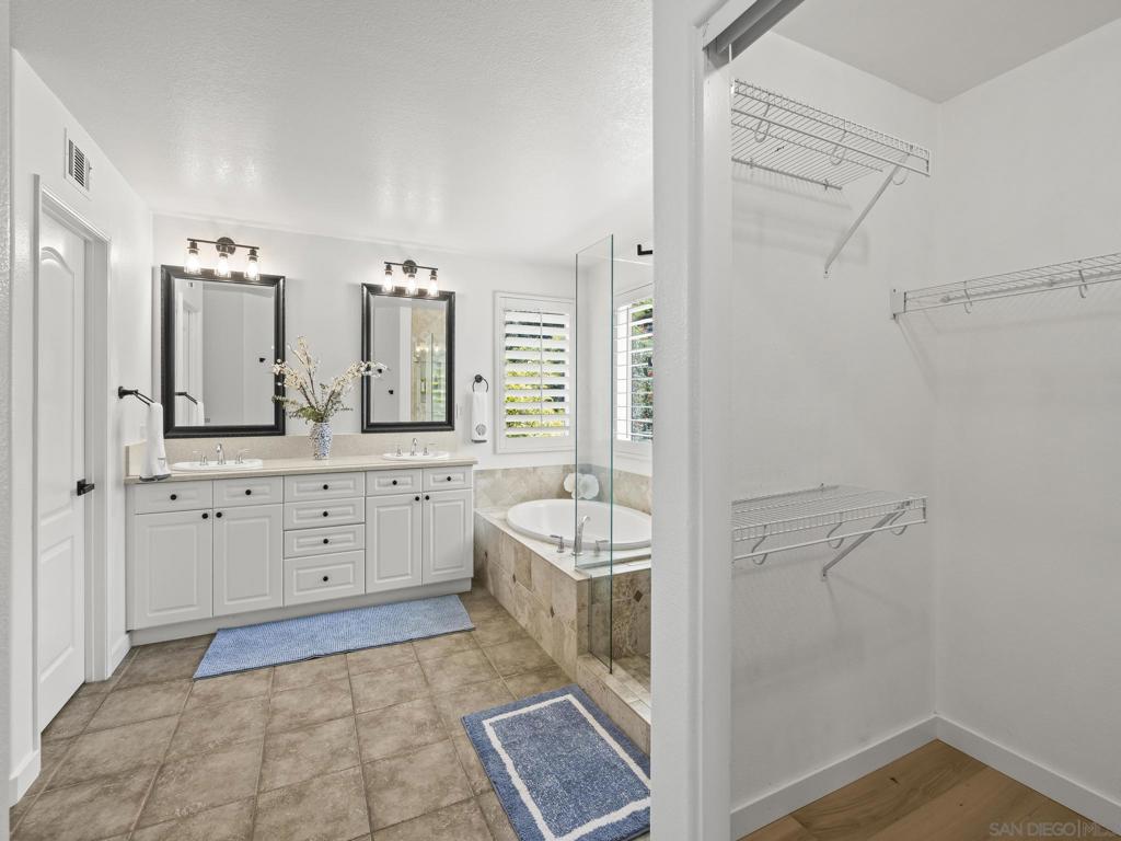 1423 Sapphire Property Photo 25