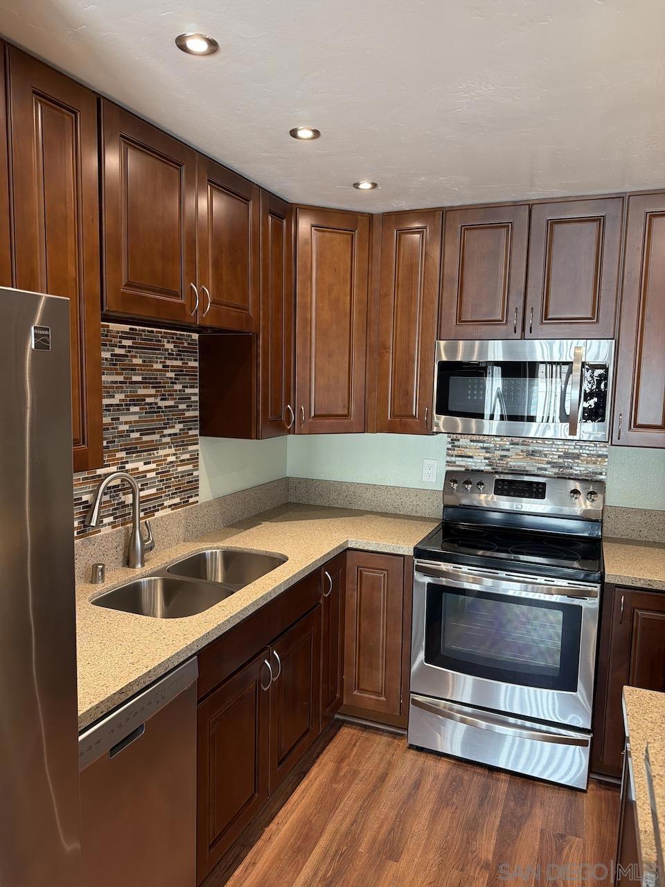 8119 Paradise Valley Ct Property Photo 8