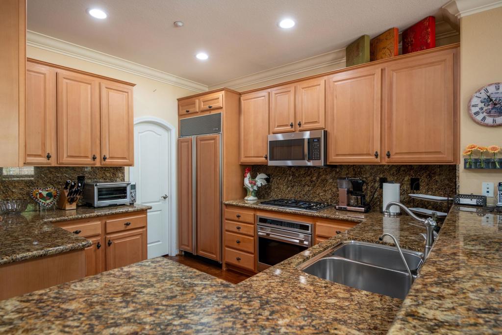 17028 New Rochelle Way Property Photo 7