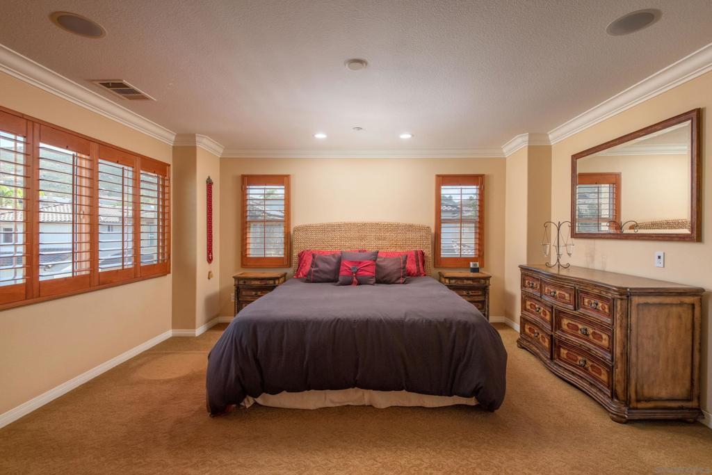 17028 New Rochelle Way Property Photo 17