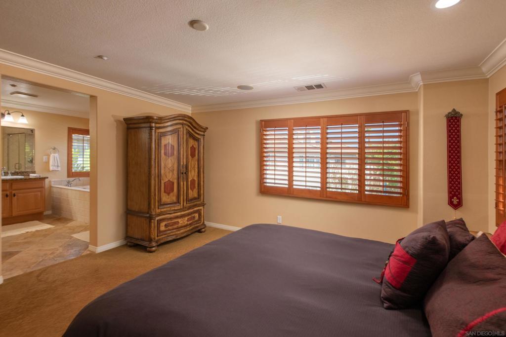 17028 New Rochelle Way Property Photo 18